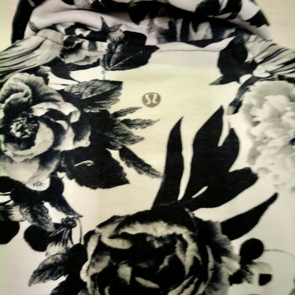 Lululemon Calm & Cozy Brisk Bloom Floral Define Black White Full Zip Jacket Sz 4